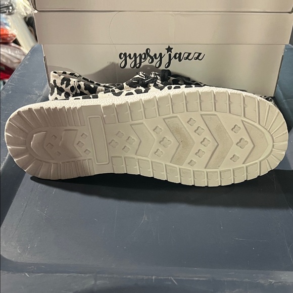 Gypsy Jazz Women's Leopard Print Flats - Picture 3 of 4